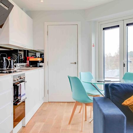 New London Life Executive Apartments เชมส์ฟอร์ด ภายนอก รูปภาพ