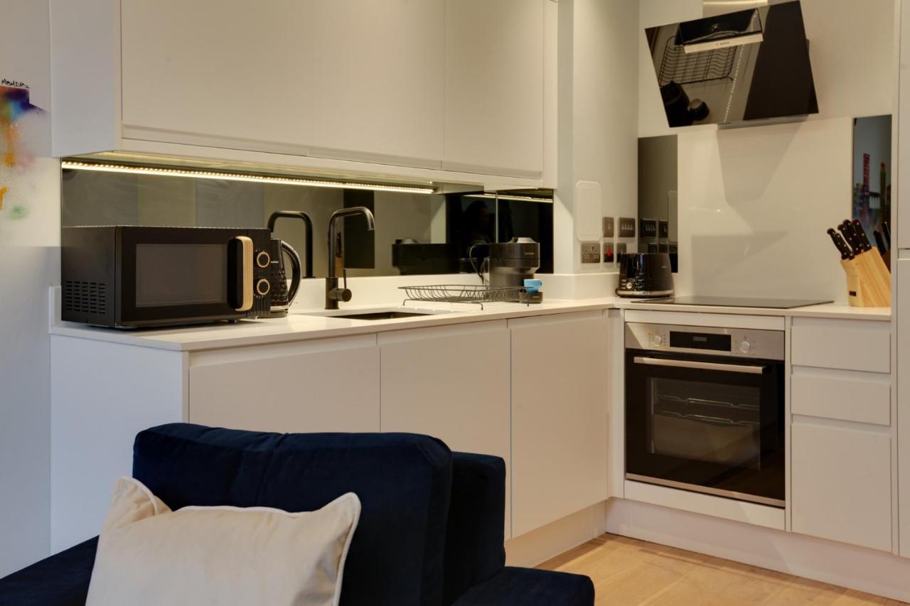 New London Life Executive Apartments เชมส์ฟอร์ด ภายนอก รูปภาพ