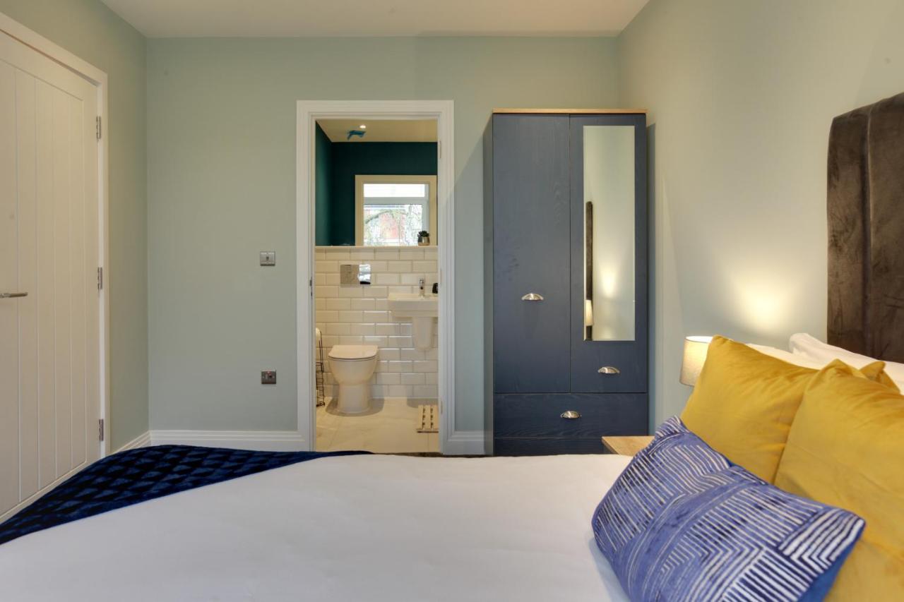 New London Life Executive Apartments เชมส์ฟอร์ด ภายนอก รูปภาพ