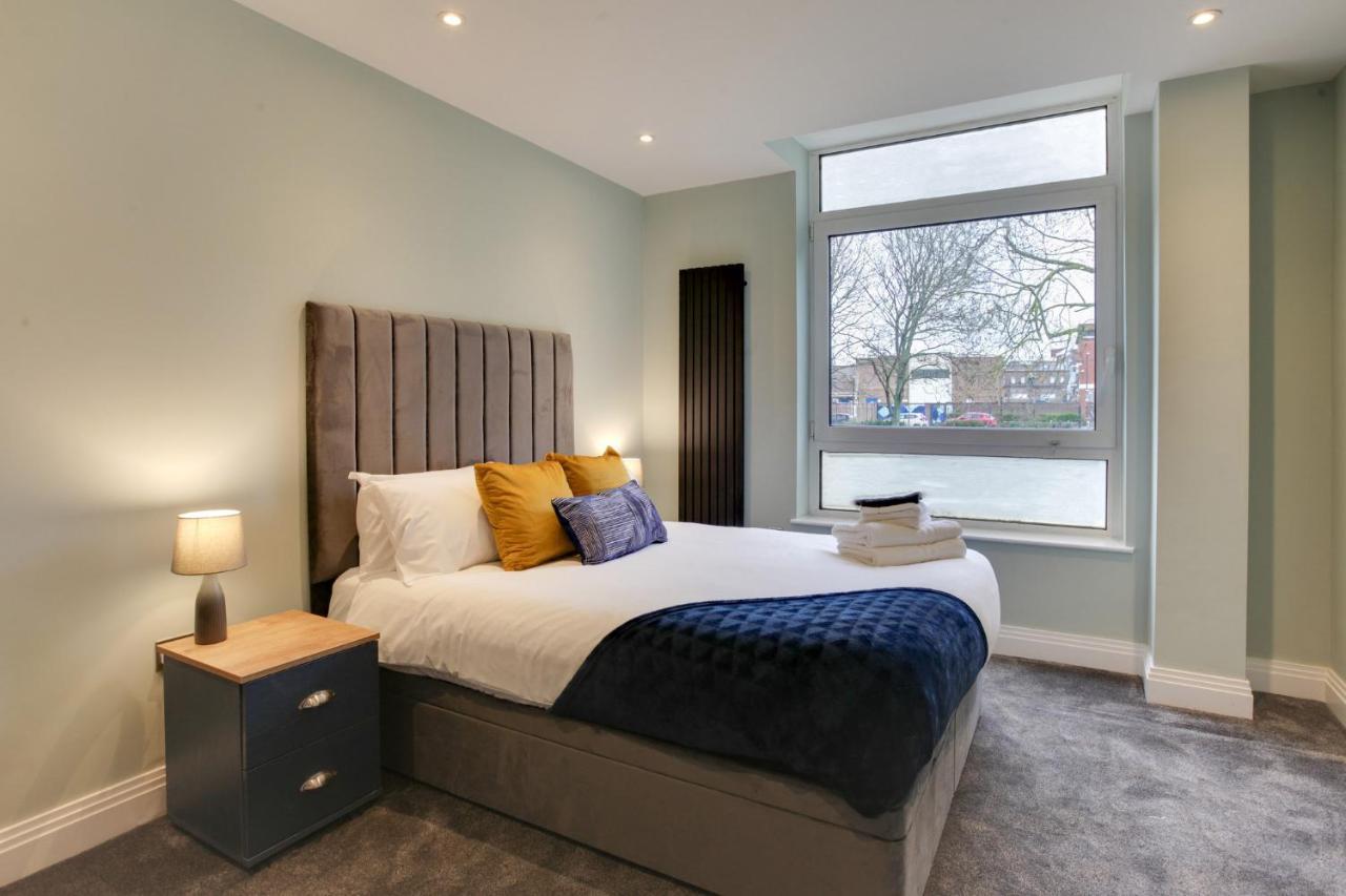 New London Life Executive Apartments เชมส์ฟอร์ด ภายนอก รูปภาพ