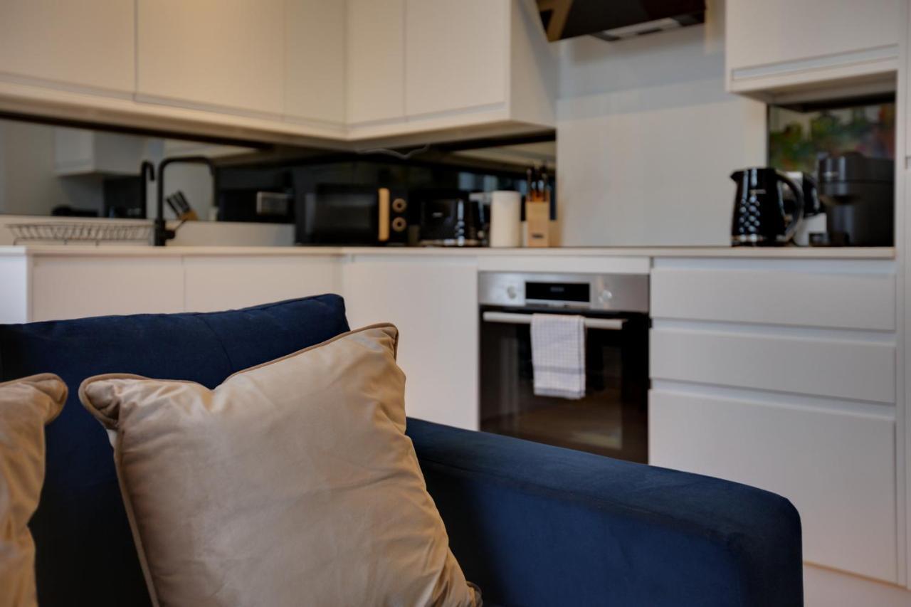 New London Life Executive Apartments เชมส์ฟอร์ด ภายนอก รูปภาพ
