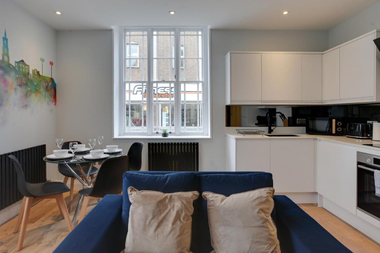 New London Life Executive Apartments เชมส์ฟอร์ด ภายนอก รูปภาพ