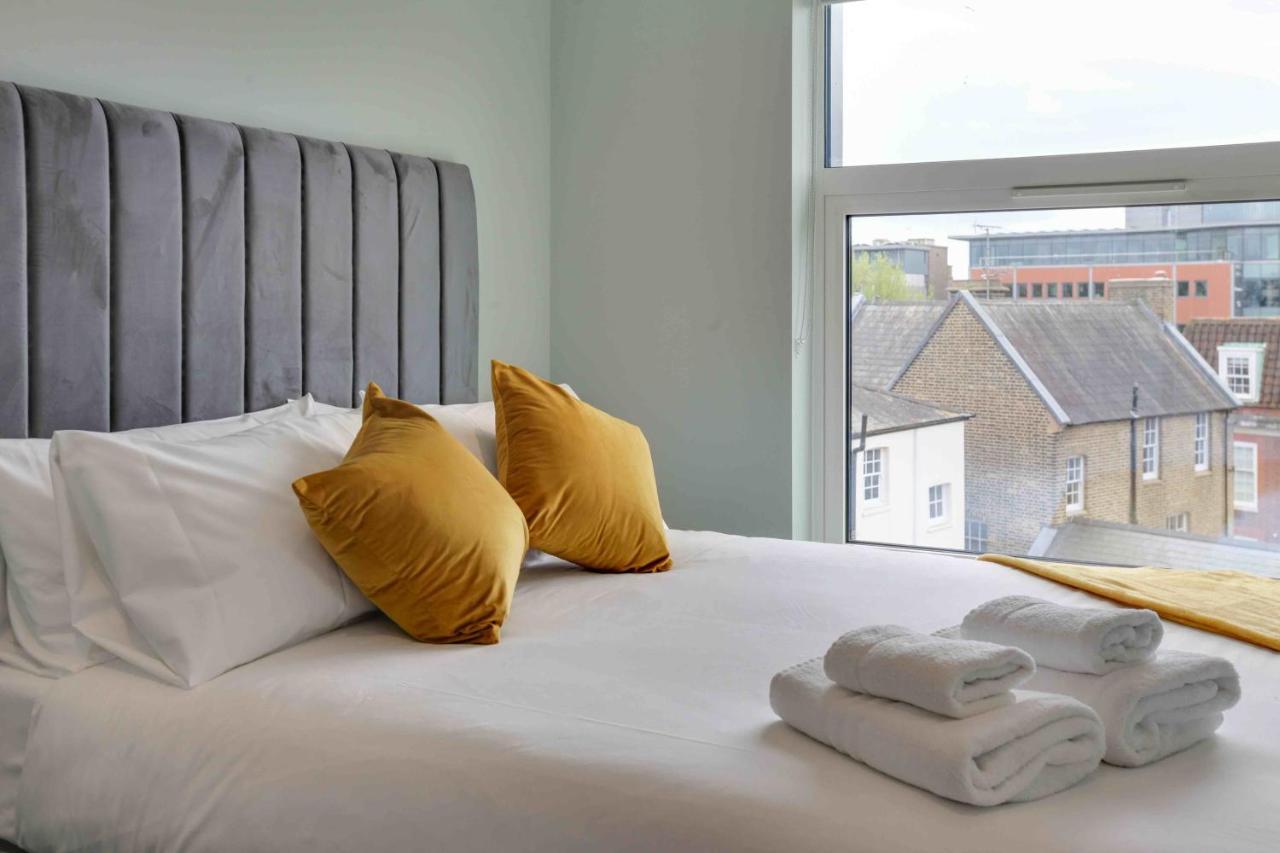 New London Life Executive Apartments เชมส์ฟอร์ด ภายนอก รูปภาพ