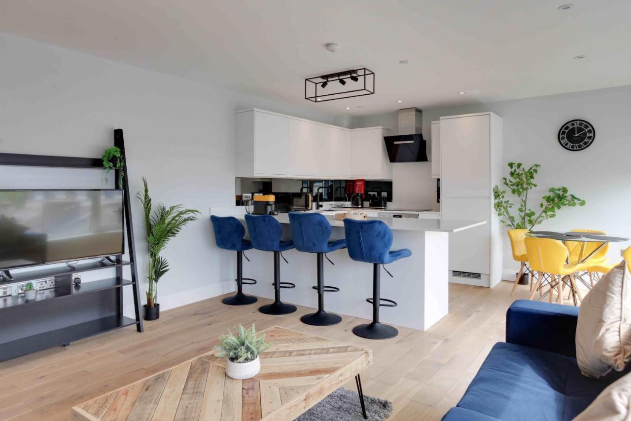 New London Life Executive Apartments เชมส์ฟอร์ด ภายนอก รูปภาพ