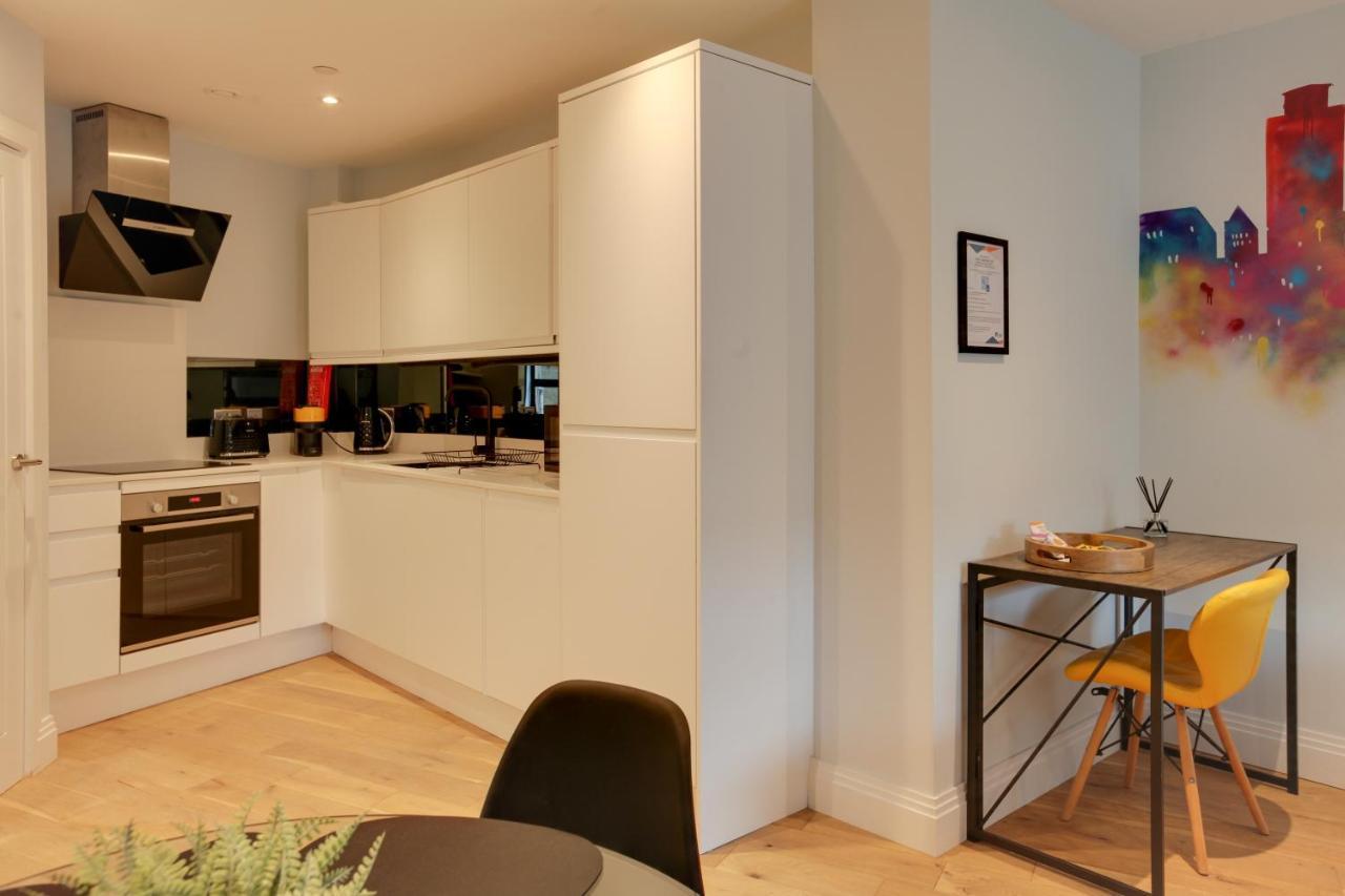 New London Life Executive Apartments เชมส์ฟอร์ด ภายนอก รูปภาพ