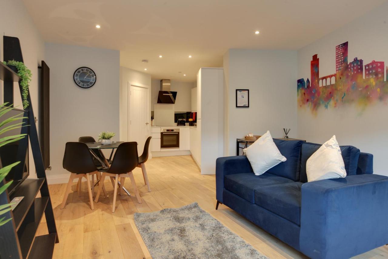 New London Life Executive Apartments เชมส์ฟอร์ด ภายนอก รูปภาพ