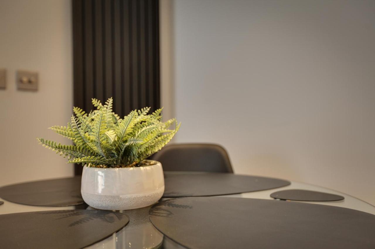 New London Life Executive Apartments เชมส์ฟอร์ด ภายนอก รูปภาพ