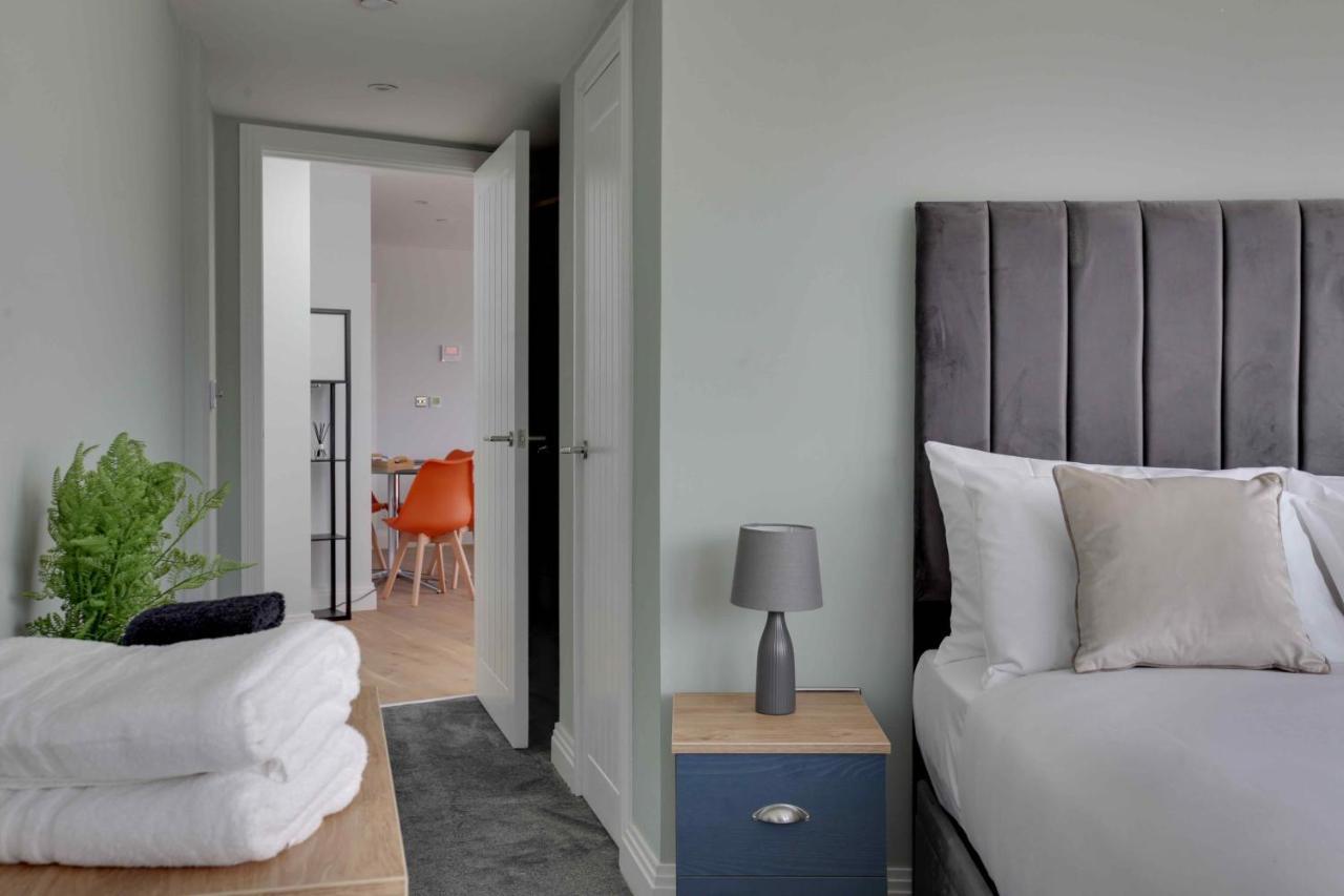 New London Life Executive Apartments เชมส์ฟอร์ด ภายนอก รูปภาพ