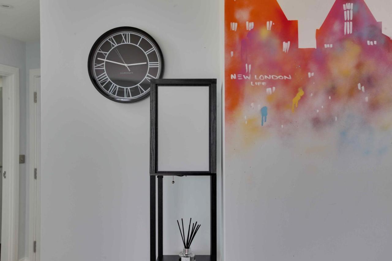 New London Life Executive Apartments เชมส์ฟอร์ด ภายนอก รูปภาพ
