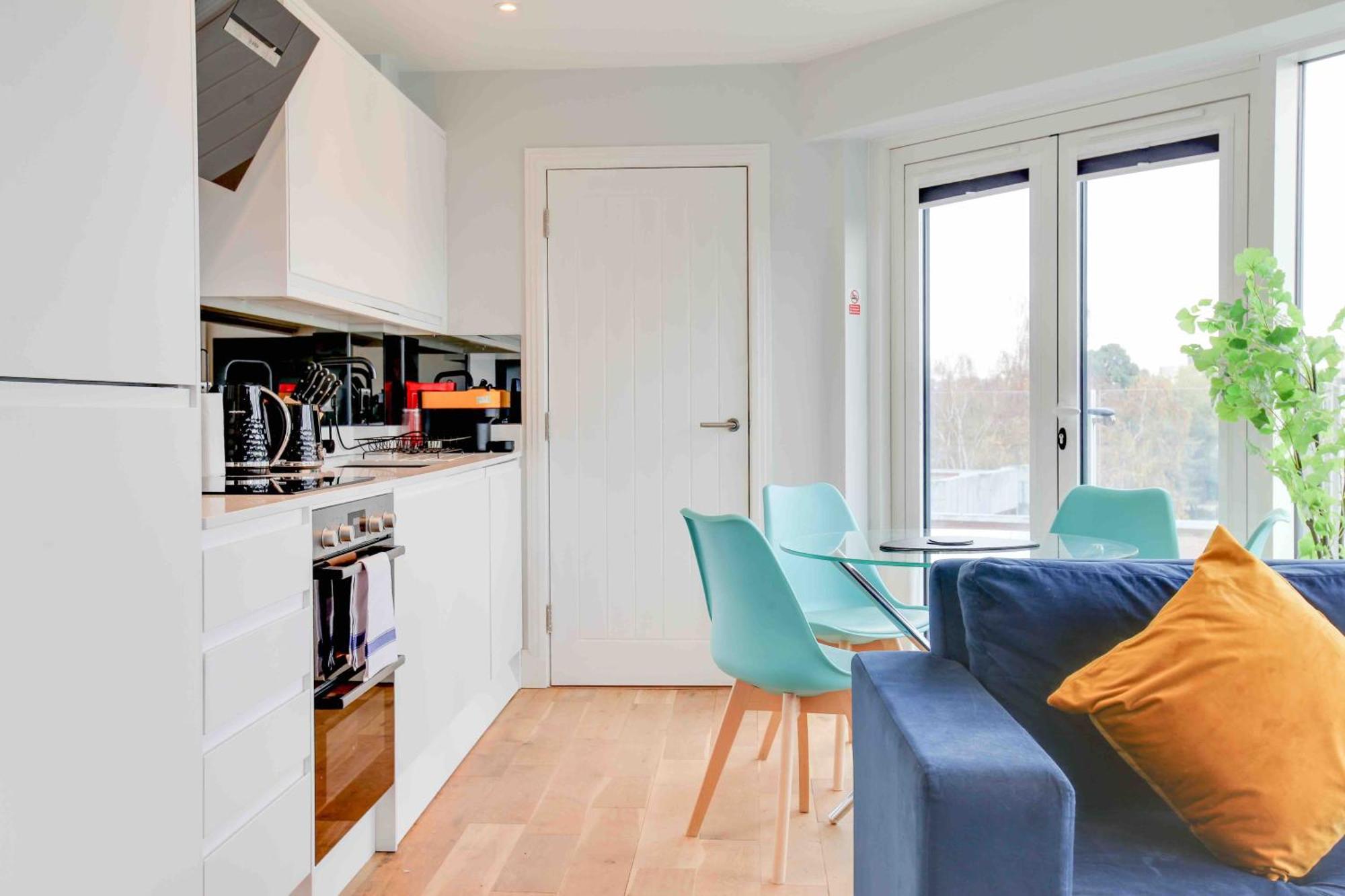 New London Life Executive Apartments เชมส์ฟอร์ด ภายนอก รูปภาพ