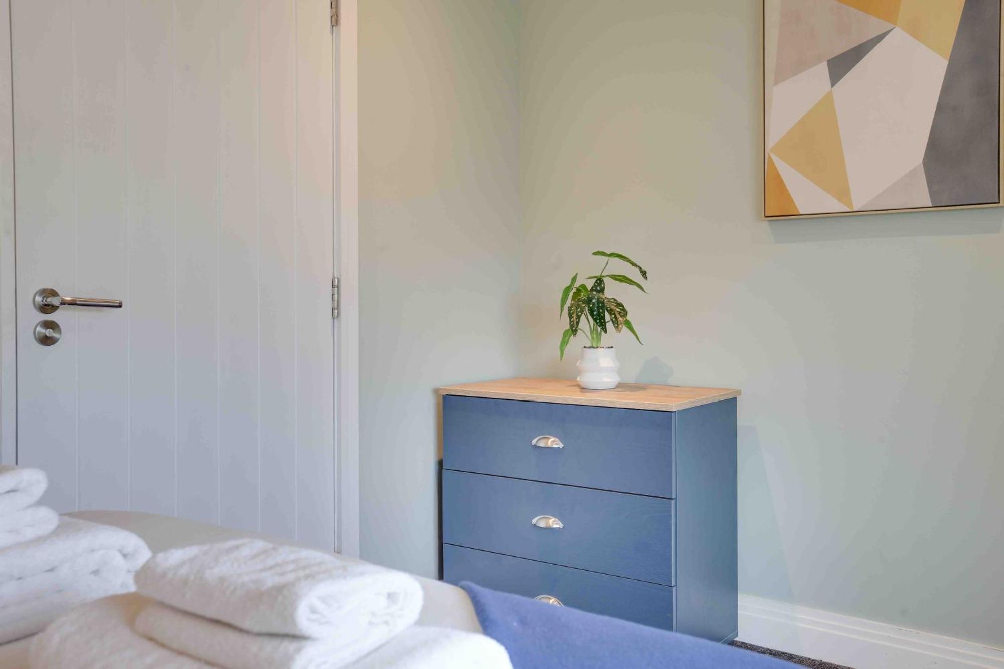 New London Life Executive Apartments เชมส์ฟอร์ด ภายนอก รูปภาพ